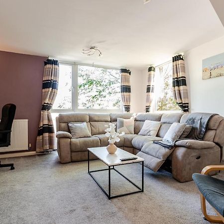 Comfortable 3-Storey House With Free Car Parking Manchester Exterior photo