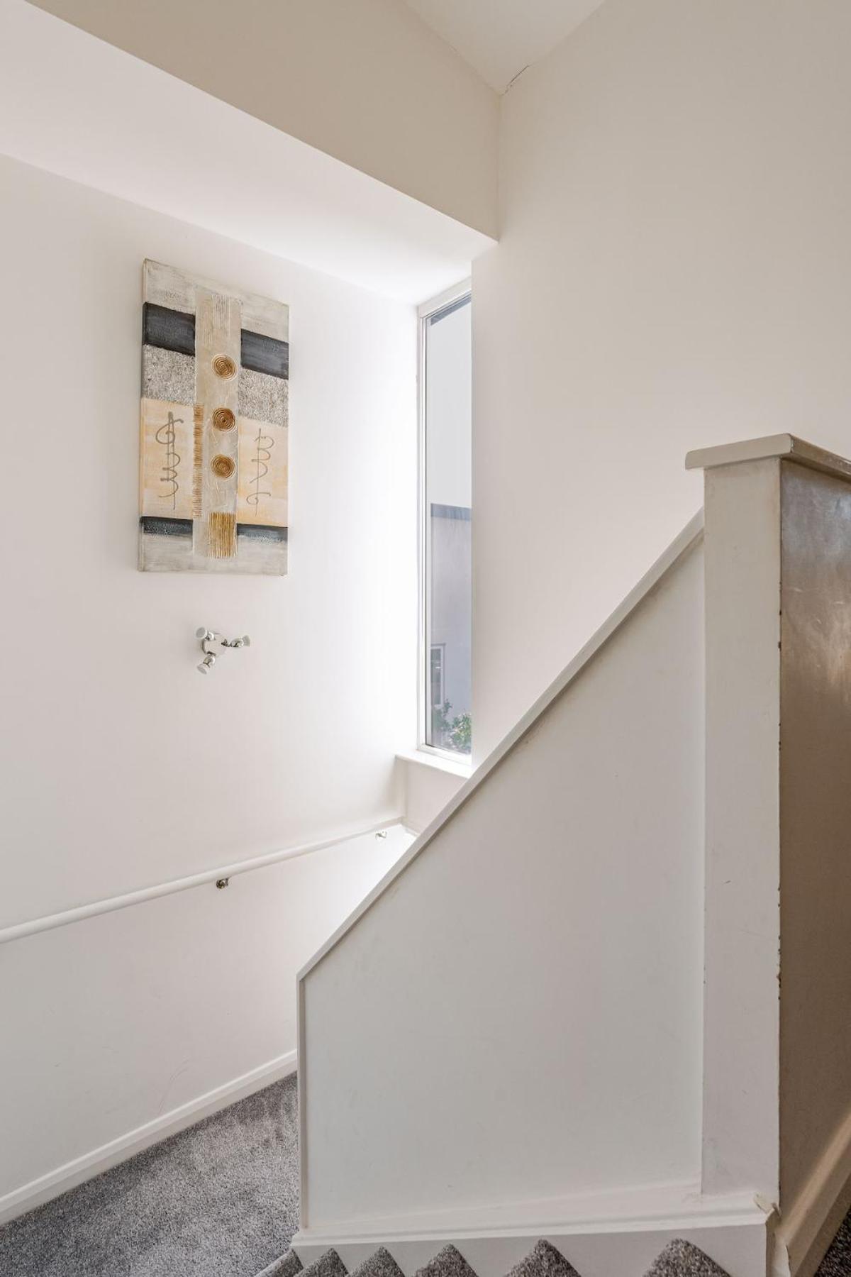 Comfortable 3-Storey House With Free Car Parking Manchester Exterior photo