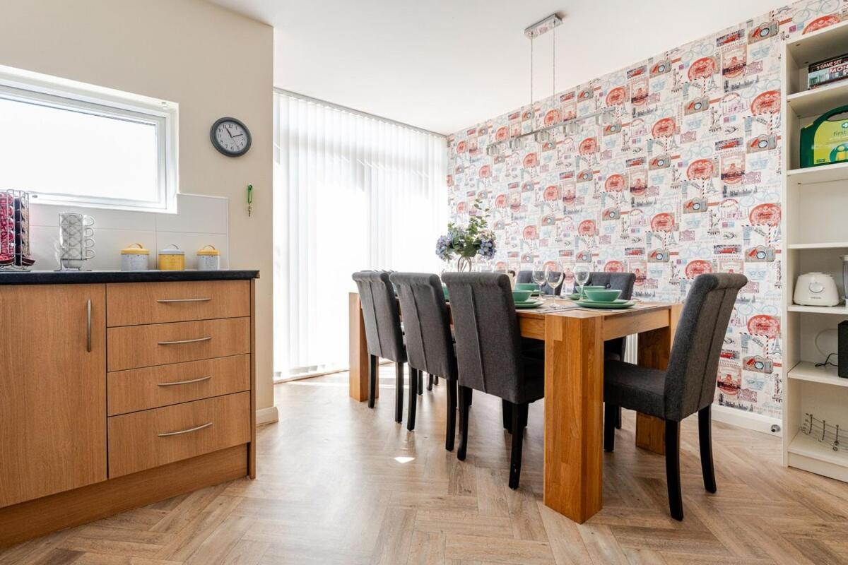 Comfortable 3-Storey House With Free Car Parking Manchester Exterior photo